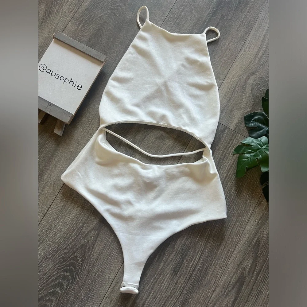 H:ours Esteban High Neck Cutout Racerback Bodysuit in Creamy White. Size XS